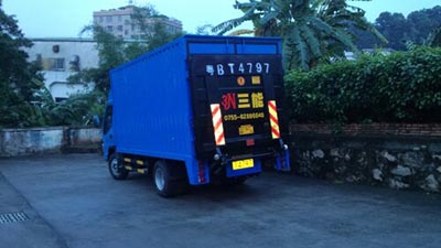 帶尾板的廂式貨車，運輸利器，安全無憂